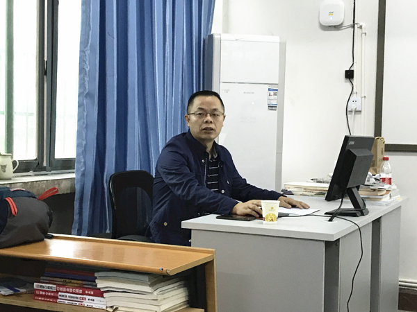 图为 李佑稷同志授课 WilliamHill体育