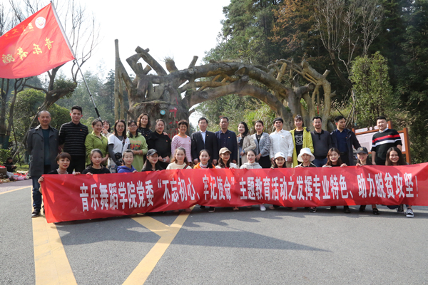 图为 全体人员合影 WilliamHill体育