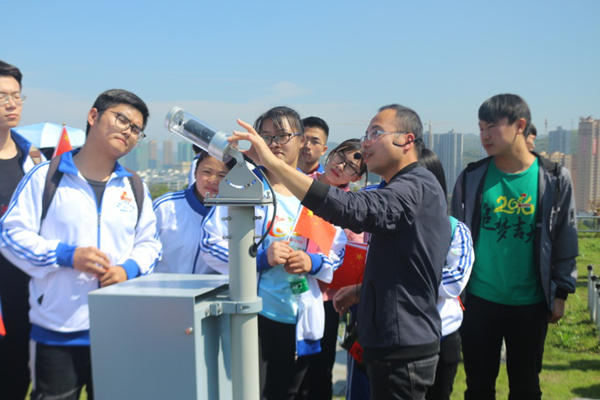 图为集体参观大坡气象公园 WilliamHill体育