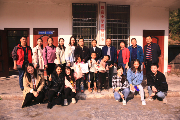 图为 全体人员合影 WilliamHill体育