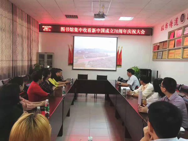 图为观看庆祝大会现场 龚菲摄 WilliamHill体育