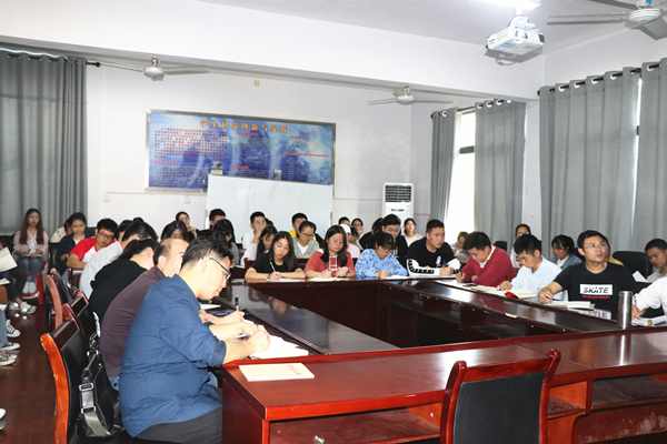 图为 党课现场 WilliamHill体育